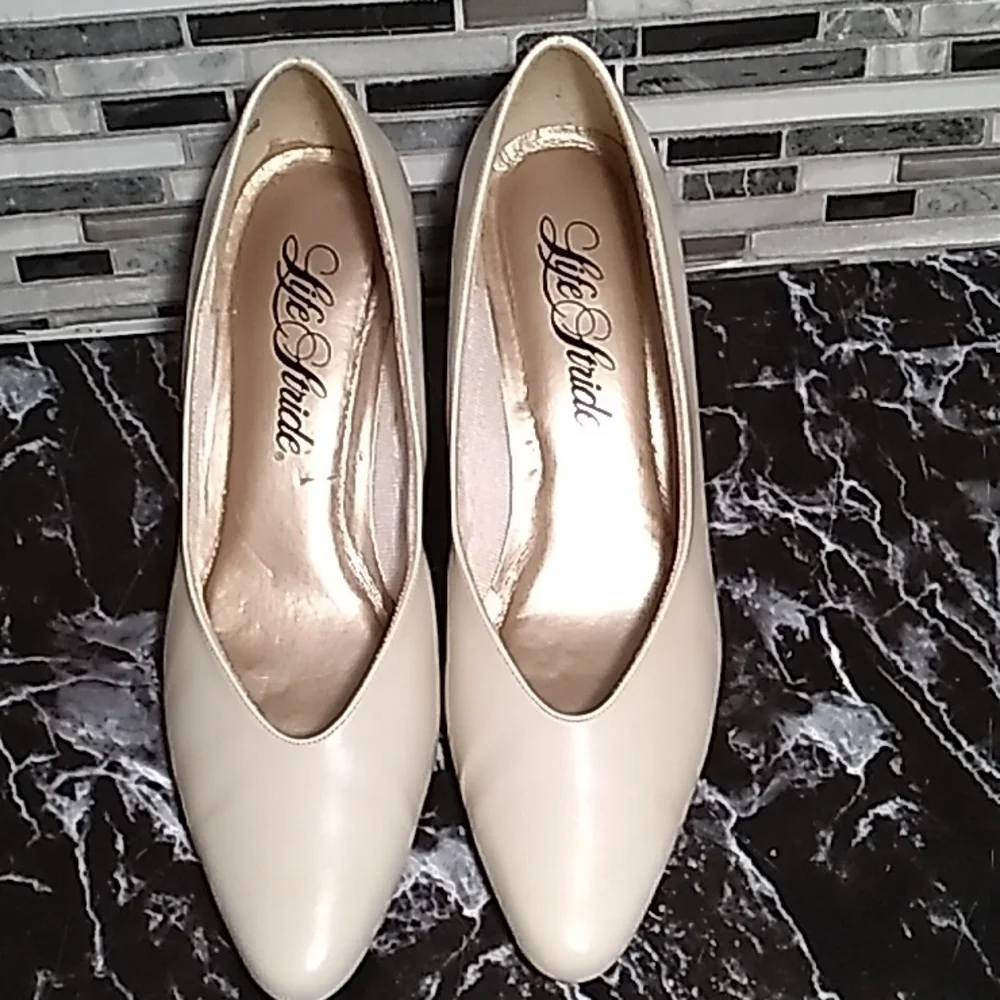 Life Strides cream color pumps heels 👠 8.5